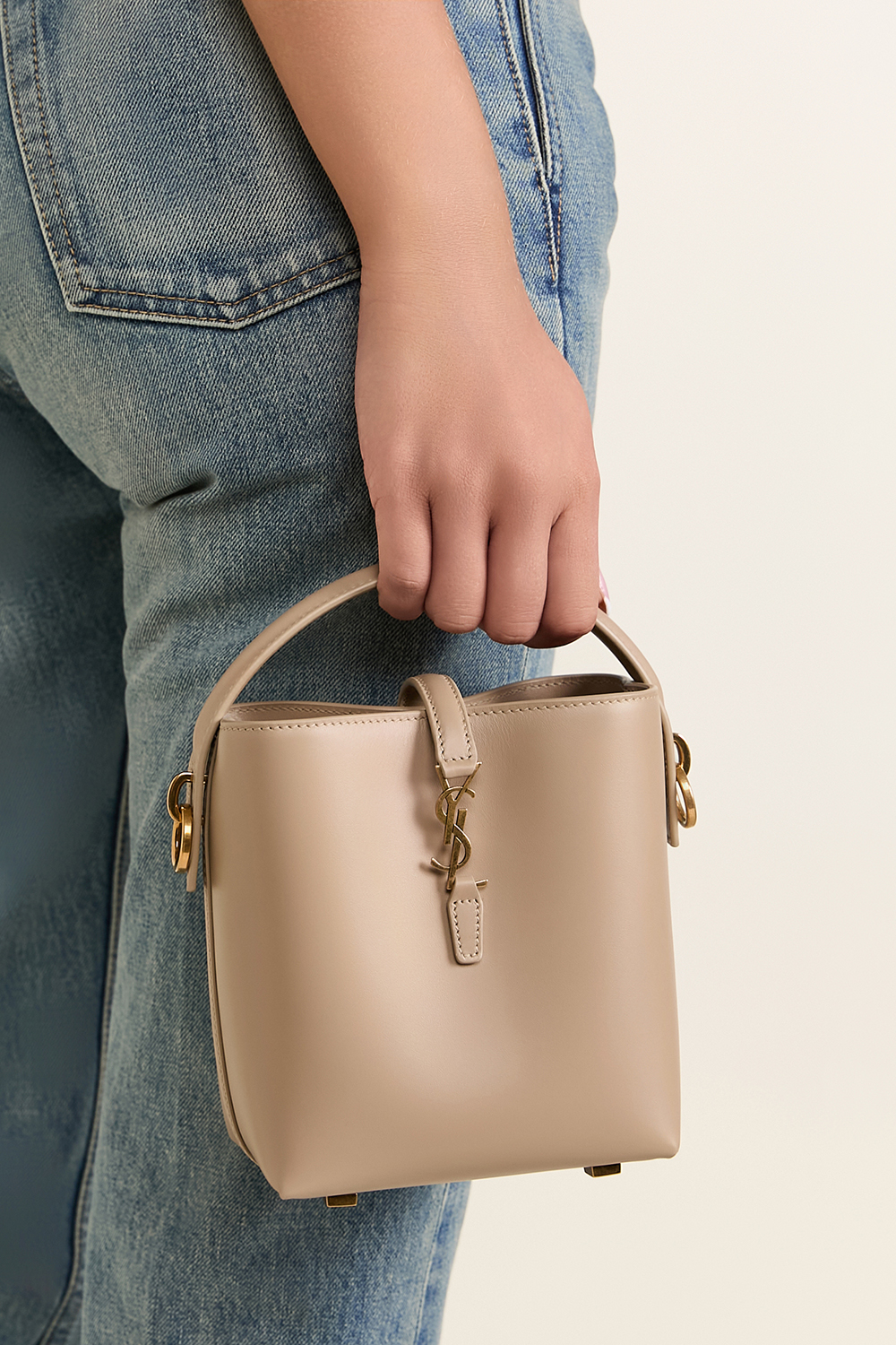 תמונת כל הלוק של תיק באקט לה 37 מיני